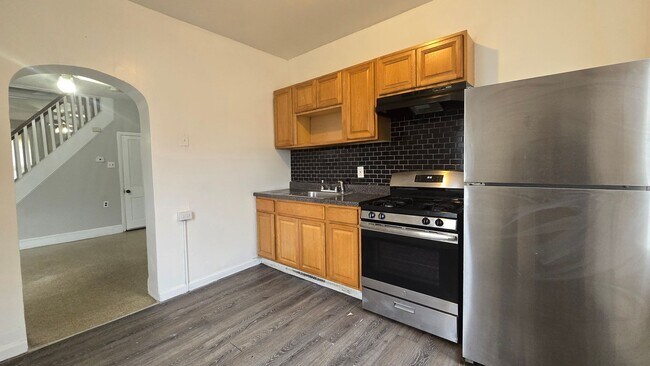 Photo - 427 Royden St