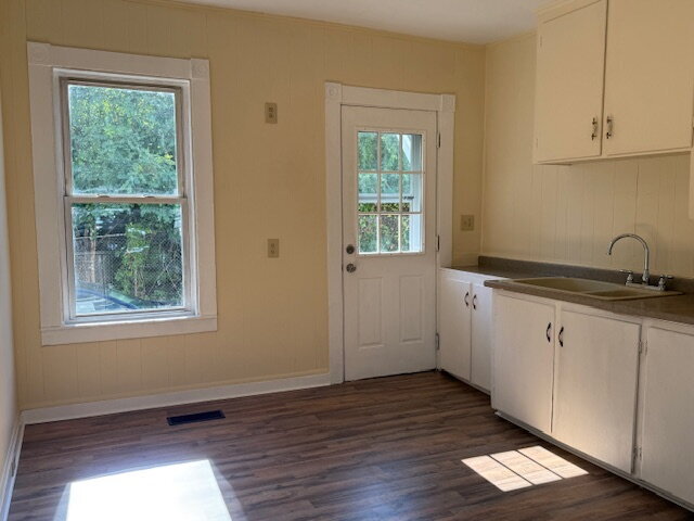 Photo - Newly Updated!! 3 Bed, 1 Bath Apartment in...