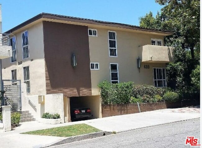 Building Photo - 633 N Sweetzer Ave Unit 4 Rental