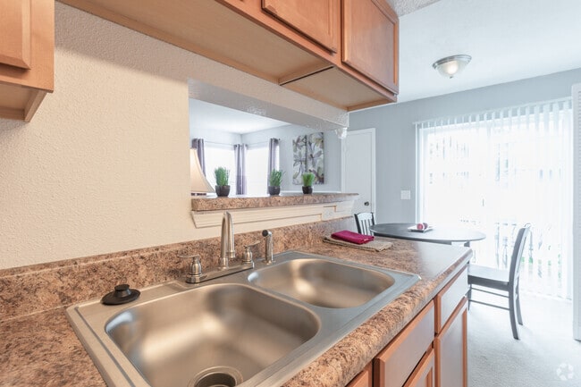 1BR,1BA,-720SF Townhome
