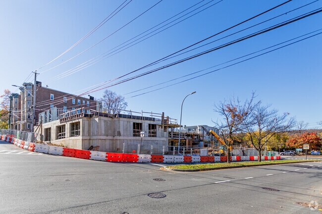Building Photo - Regency on the Hudson Rental