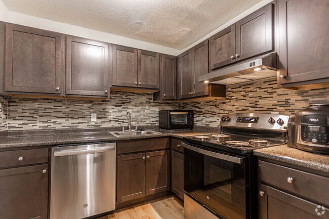 Interior Photo - Carlyle House Apartments