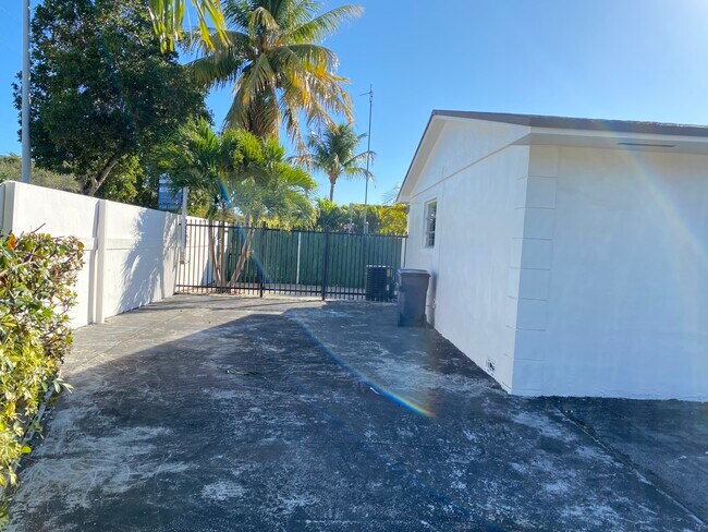 Photo - 7201 SW 102nd Ave