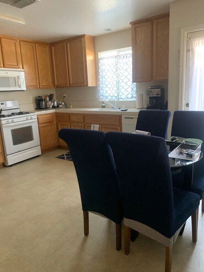 Stunning SingleStory Home in Exclusive Ga... House Rental in