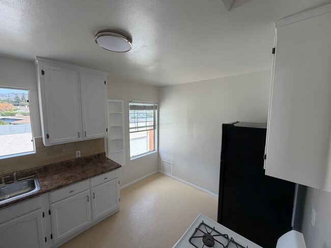 Building Photo - 5458 Kinston Ave Unit 5464