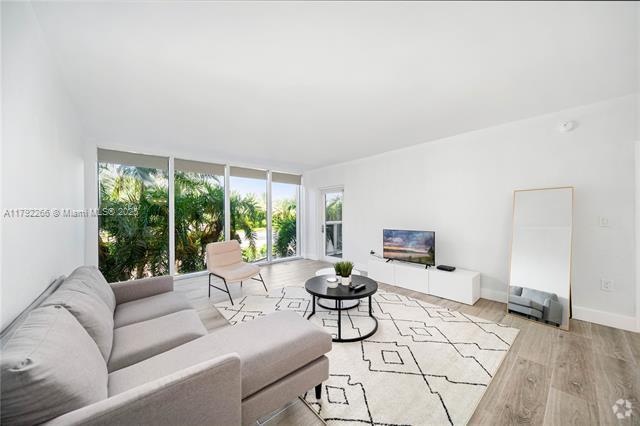 Building Photo - 10275 Collins Ave Unit 224 Rental