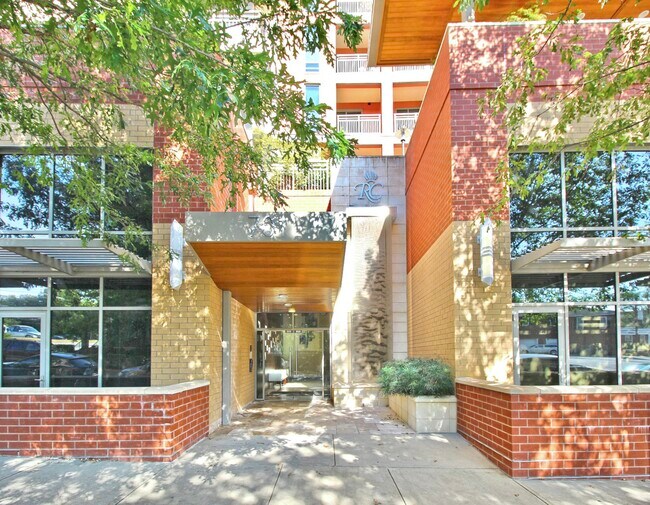 Photo - 701 Royal Ct Unit 404