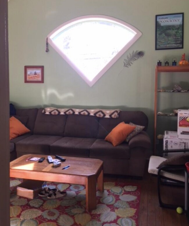 Photo - 347 S Davisson St