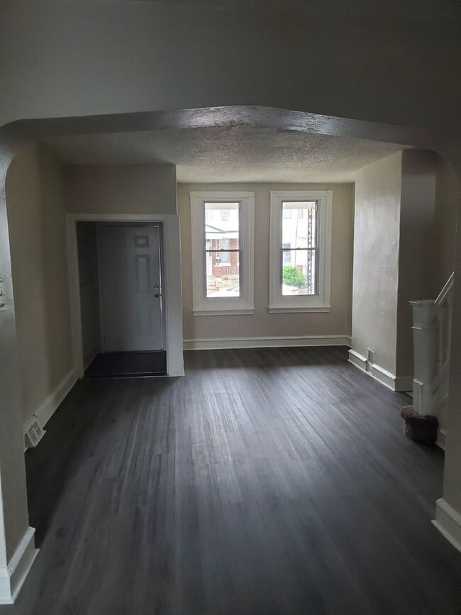 Building Photo - Charming 3-Bedroom Home