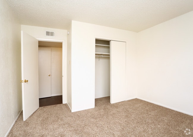 2BD,2BA - 1045 SF