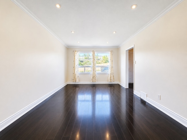 Photo - 728 Weston Rd
