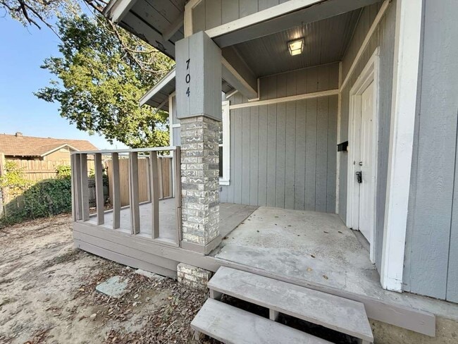 Photo - 704 E Harvey Ave