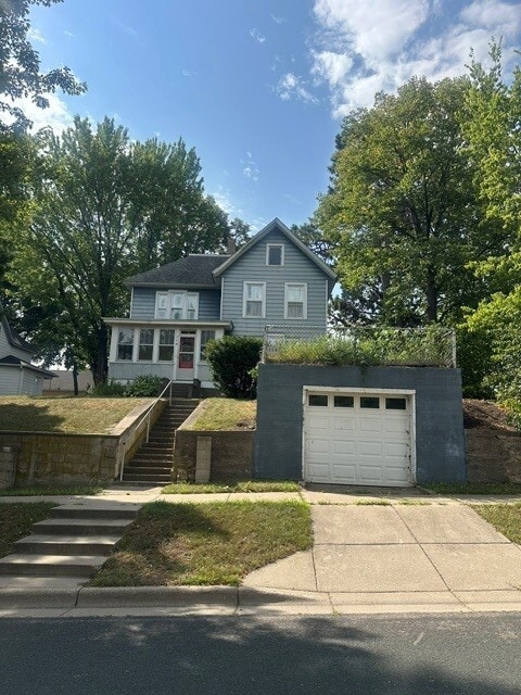 Building Photo - 114 8th St E