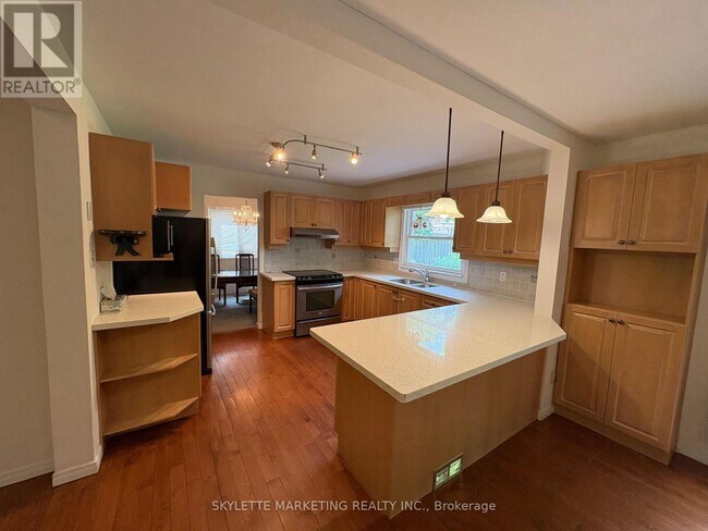 Photo - 1782 Meadowview Ave