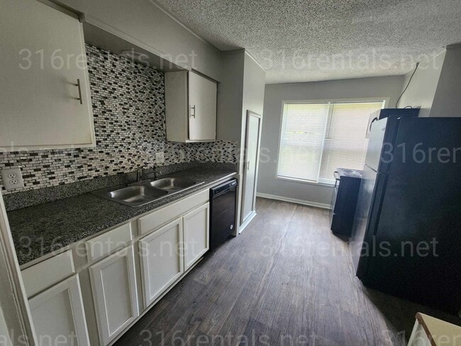 Photo - $1200 - 4 bedroom / 2 bathroom - Single Family Home