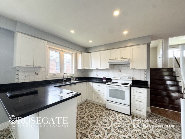 Building Photo - Spacious 3-Bedroom Main Level Apartment with Private Balcony – Brampton Unit 1