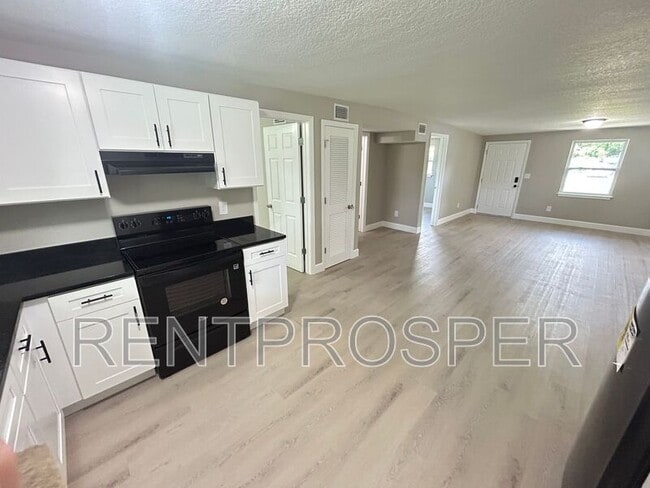 Building Photo - 4102 W Washington St Rental