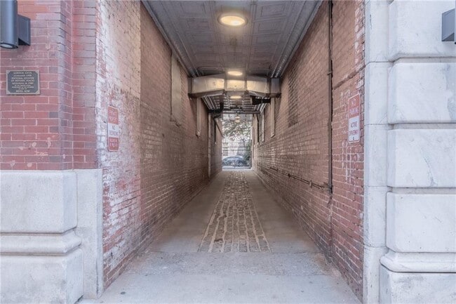 Photo - 215 Mitchell St SW