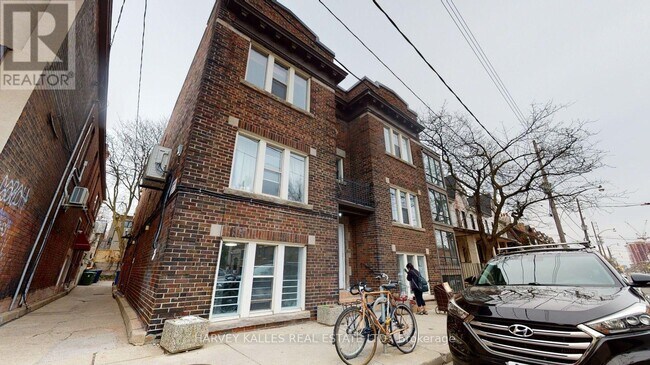 Photo - 1065 Bathurst St Unit 2