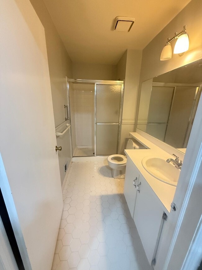 Building Photo - 8 Chamberlin Ct Rental