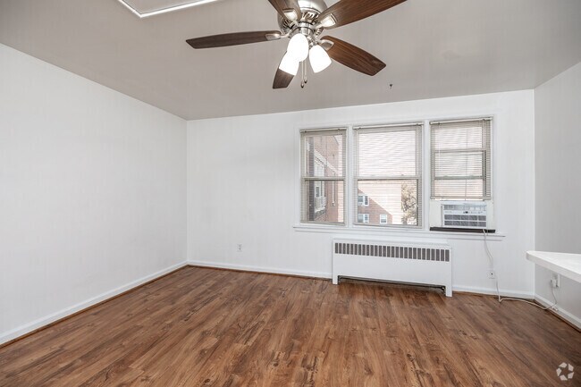 Studio - 500 SF - Living Room