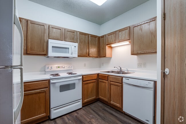 2BR, 2BA - 1074SF - Kitchen - Curve Crest Villas