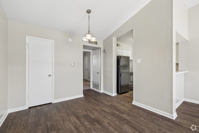 1BR, 1BA - 640SF - Dining Room - Merida Apartment Homes