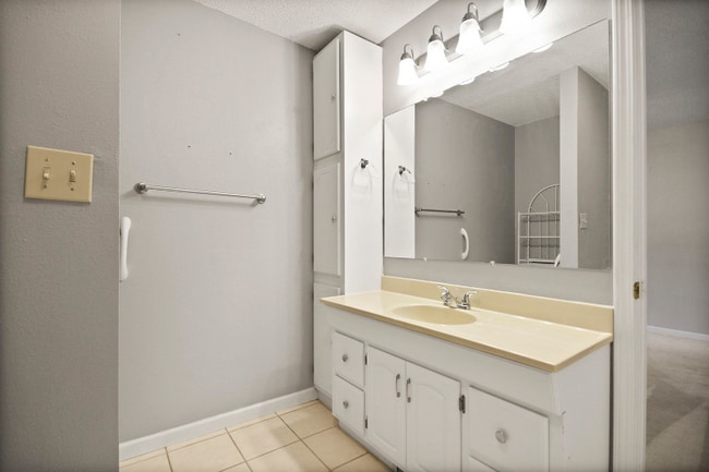 Photo - 711 E Brick St