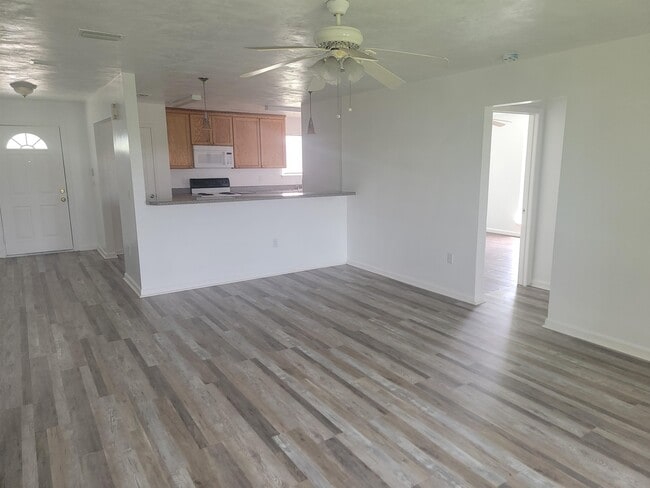 Photo - 2635 Mission Rd