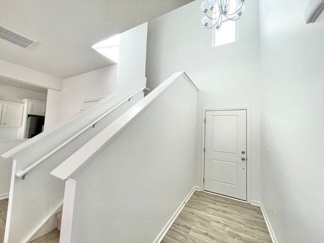 BEAUTIFUL 3 br paired home with attached garage, close to I-77 and I-40 - BEAUTIFUL 3 br paired home with attached garage, close to I-77 and I-40