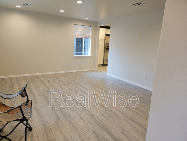 344 W Selmar Ct