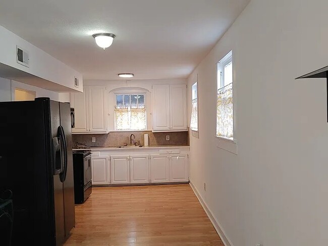 Photo - 551 Glenmore Ave