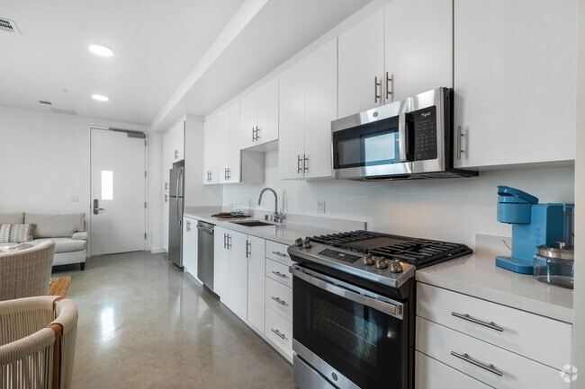1BR, 1BA - 579SF - Kitchen