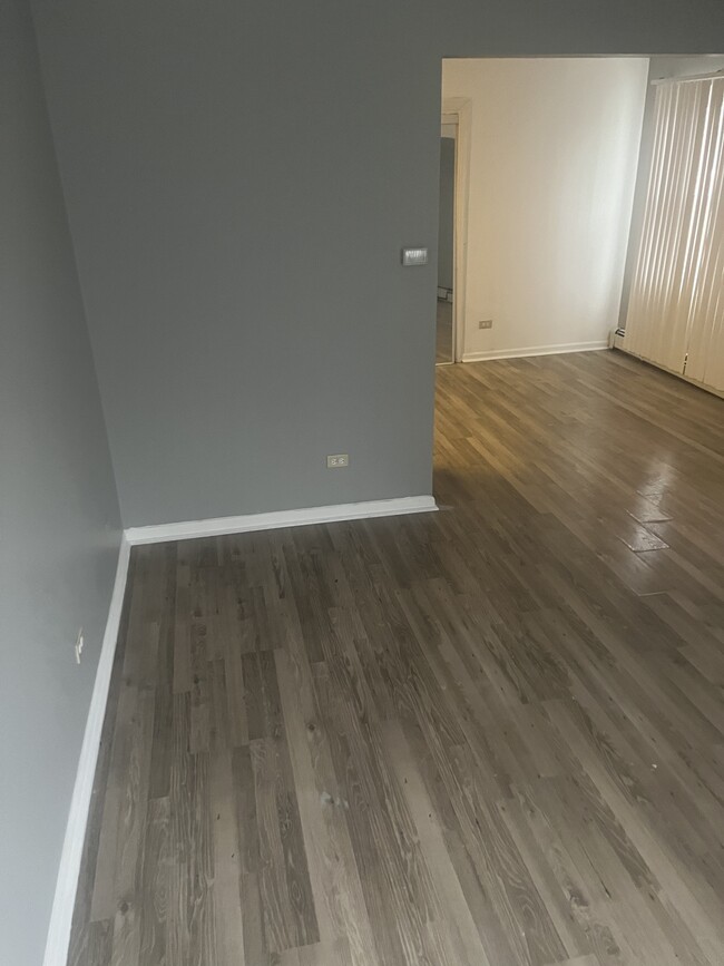 Building Photo - 1016 E 150th Pl Unit 2E Rental