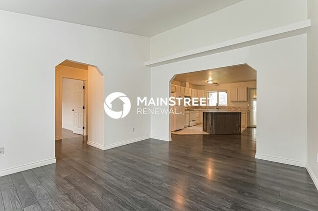3 Bedroom Pet-Friendly Home in PUYALLUP, WA with Main Street Renewal