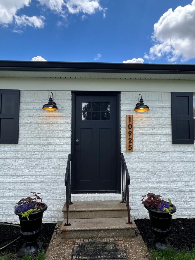 Building Photo - 10925 Otsego St Unit A