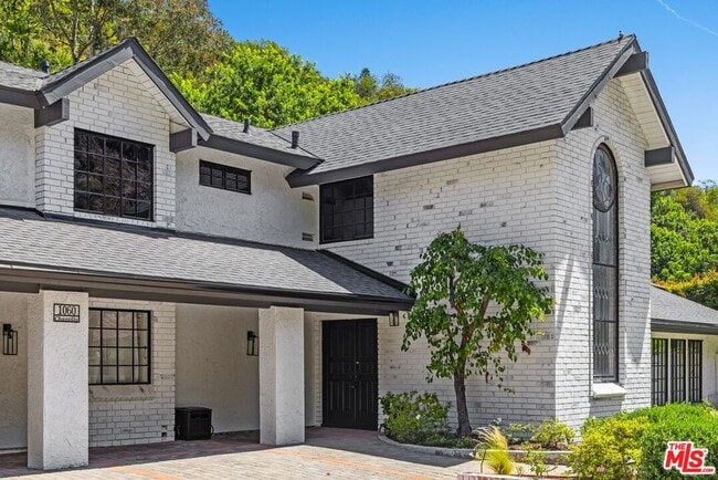 Photo - 1060 Chantilly Rd