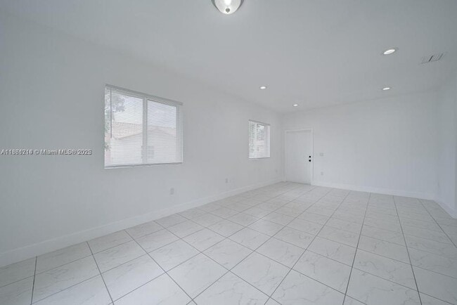 Photo - 3 bedroom in Miami FL 33161
