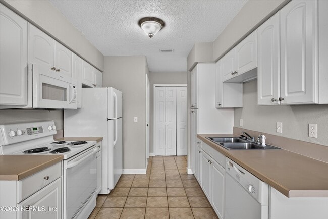 Building Photo - 1800 Park Ave Unit 358