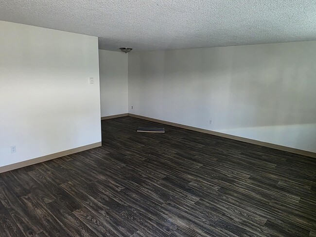 Photo - 256 Powell St E Unit 256-2