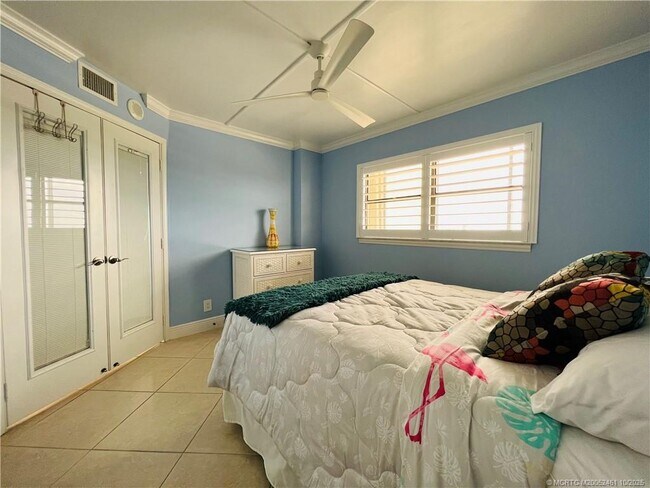 Building Photo - 9400 S Ocean Dr Unit 604B