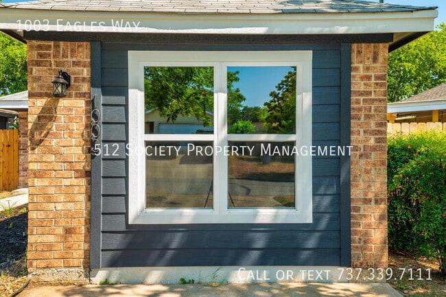 Photo - 1003 Eagles Way