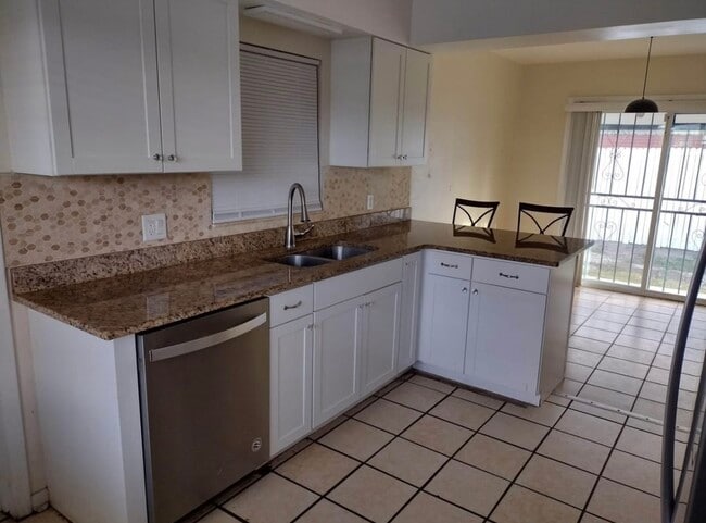 Photo - 330 Avenue G SE Unit Apartment