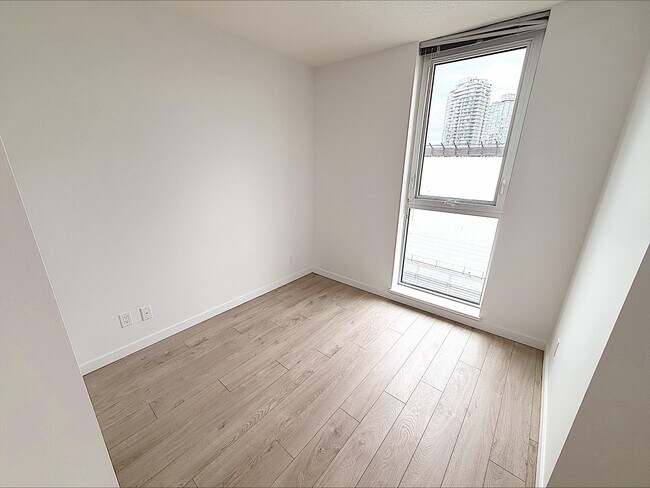 Photo - Centre South - 1003 Unit 1003