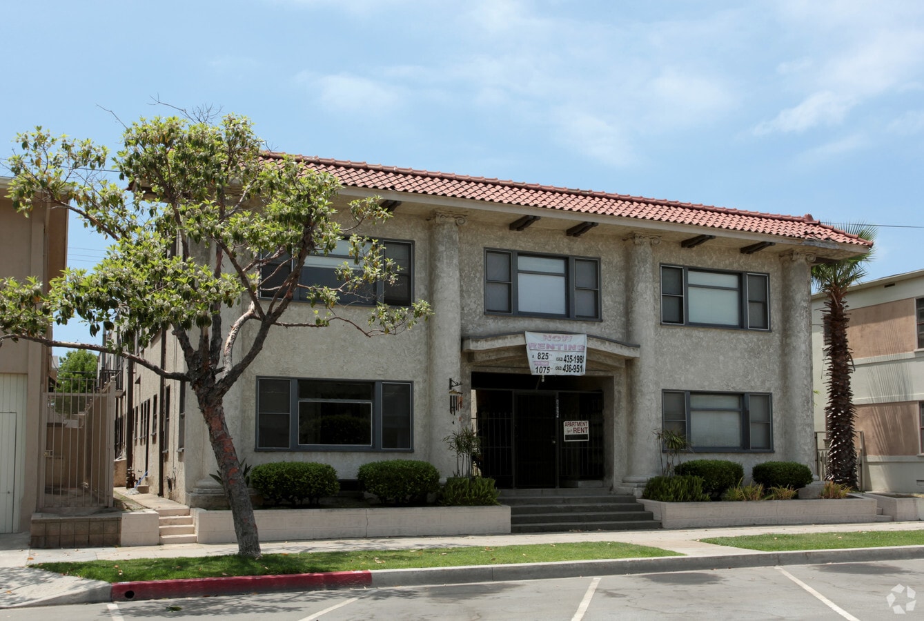 Primary Photo - 1532 E 2nd St Apartments