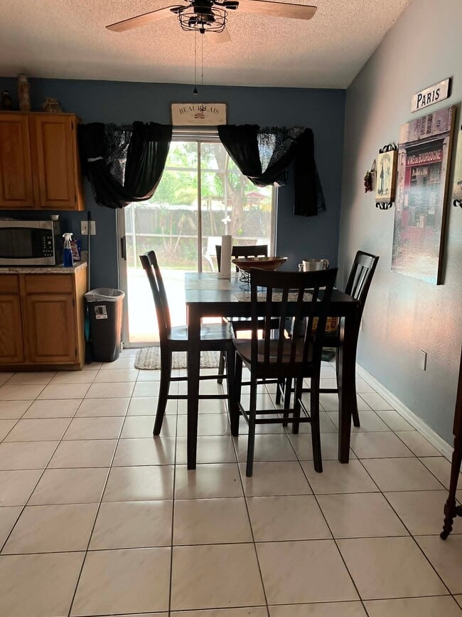 Photo - 907 Lacey Oaks Ct