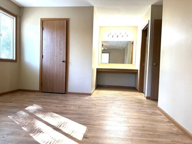 Photo - 2303 Woodview Ln