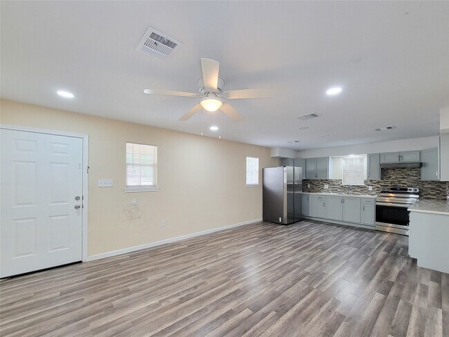 Photo - 6807 Foster St