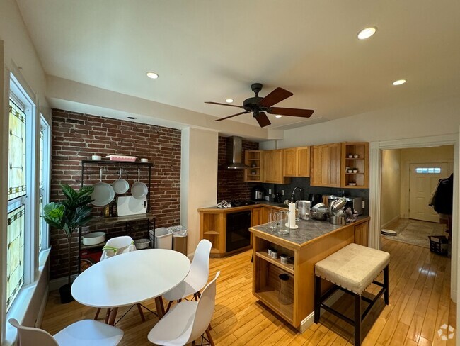 Building Photo - 2 Hardwick St Unit 1st floor East Cambridge Rental