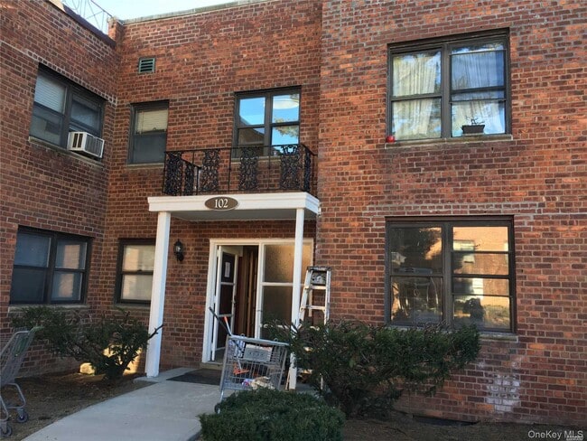 Building Photo - 102 division 1 C Unit 1 C